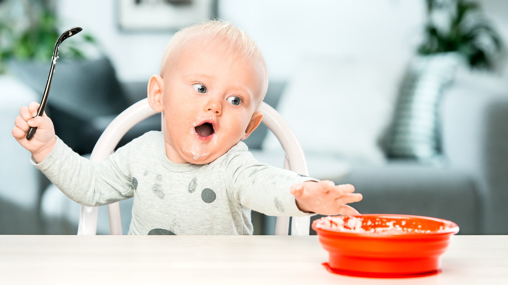 Banner header baby eating porridge